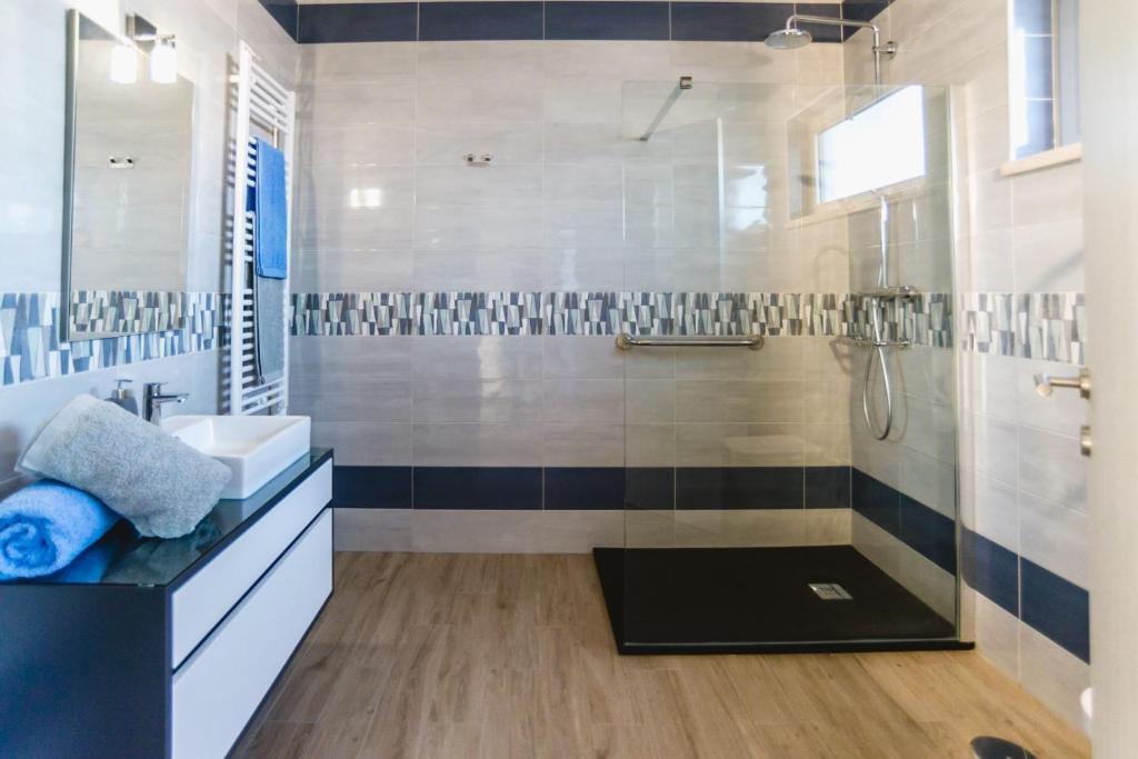 Suite bathroom
